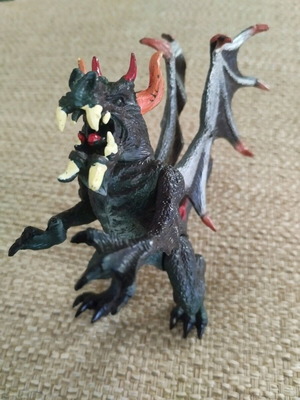 Dragon figure 13 cm like new
