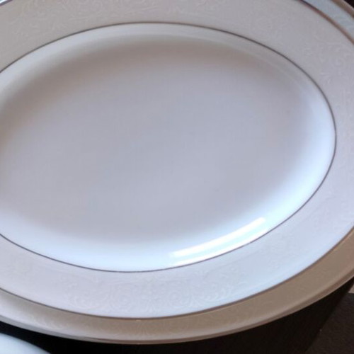 Dantelle 72-Piece Porcelain Dinnerware Set Ionian, like new
