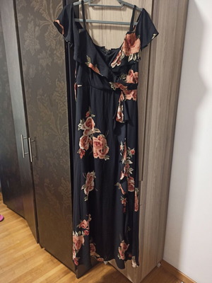 Le Chateu floral dress Medium like new black with pink flowers