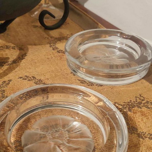 Kosta Boda set of 2 decorative items and 2 ashtrays like new