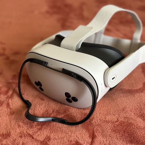 Meta Quest 3S standalone VR headset 128GB like new