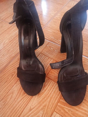 High Heeled Black Sandals used, size 38, strappy