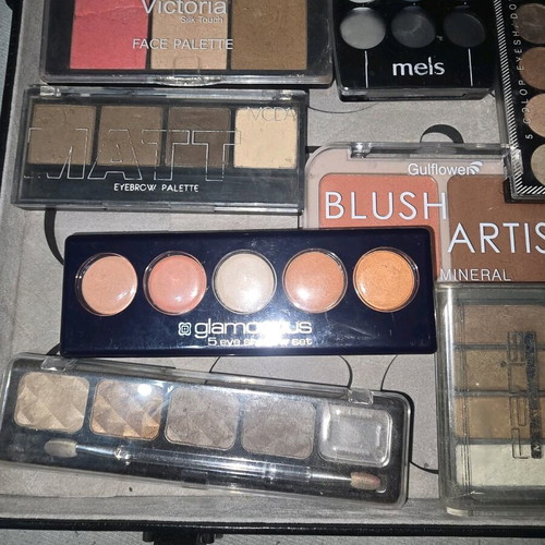 Eyeshadow palettes for eyebrows and blush like new