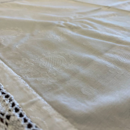 Tablecloth used 130x133cm