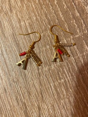 Handmade earrings A in gold and red tones