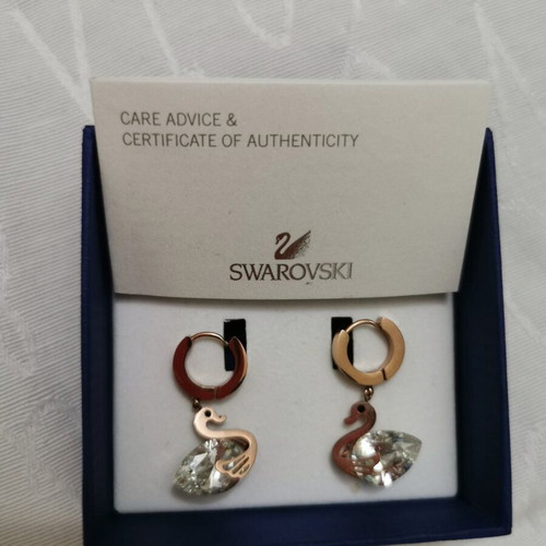 Swarovski earrings with crystal swan