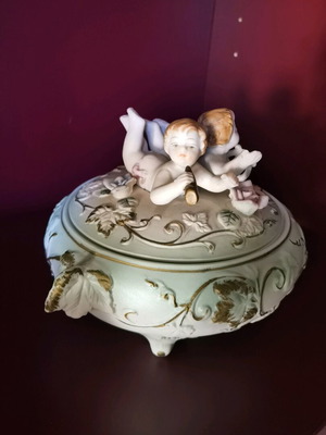 Norlean Japan porcelain like new