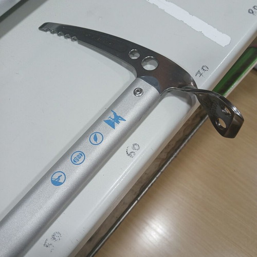 Simond ice axe 68 cm for winter mountain