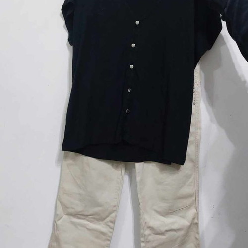 Set of 2 complete used outfits with pants and tops