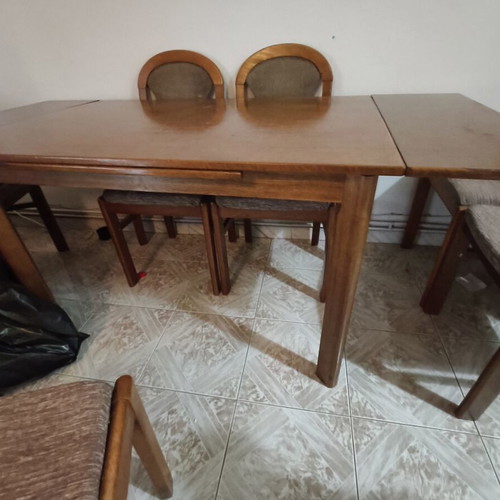 Wooden extendable dining table with 6 chairs