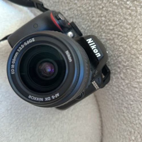 Nikon Digital Camera D3300 like new, charger missing