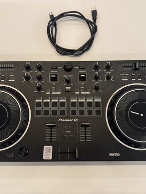 Pioneer DDJ-REV1 4-Deck Control DJ Console like new