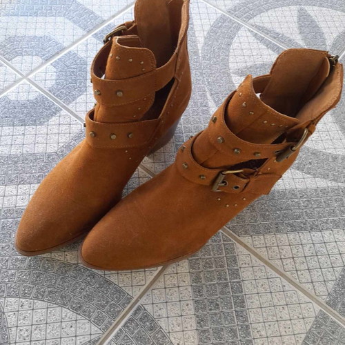 Brown Castor Ankle Boots used with buckle design
