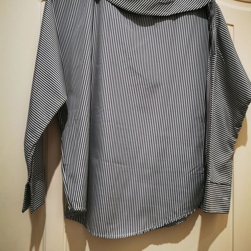 Blouse with smile neckline like new, striped black and white