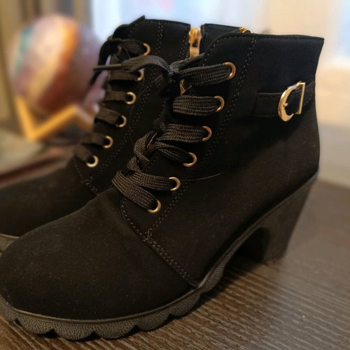 Suede black leopard ankle boots like new, size 40