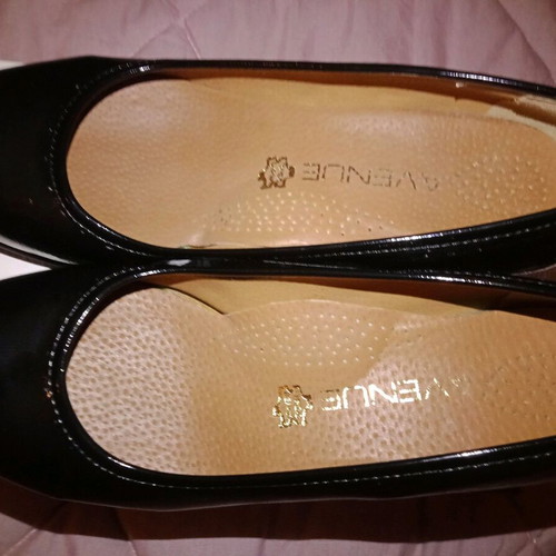 Avenue Anatomical Patent Leather Pumps Size 40 New Black