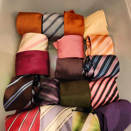 Branded ties like new, pack of 18, multicolored