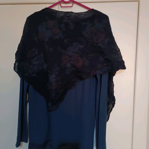 Blouse with detachable scarf and sequin heart like new, blue