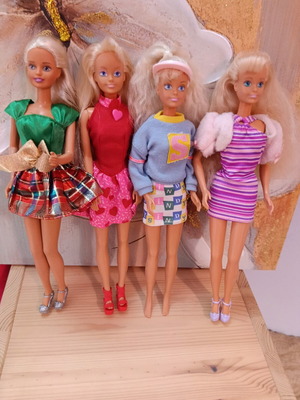 Sindy vintage doll set, last with minor wear