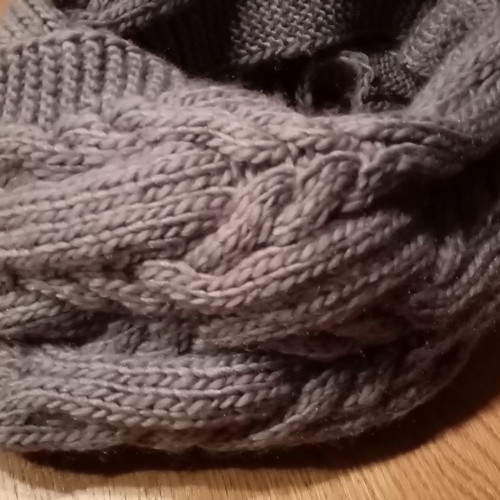Large neck scarf like new