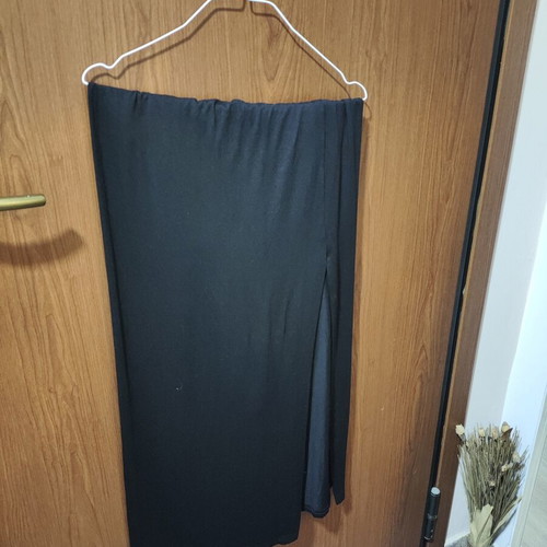 Maxi summer skirt black used, one size with side slit and belt