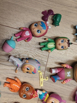 Cry Babies figures used with many accessories and Frozen set