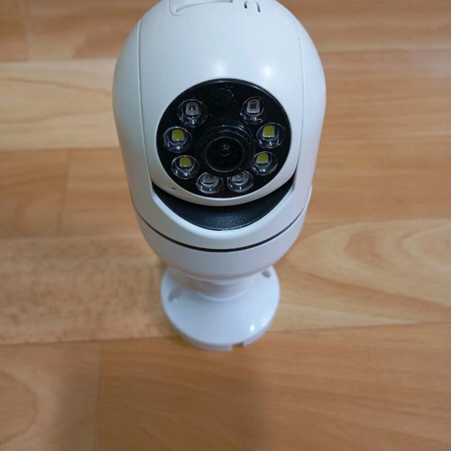 Bulb security WiFi camera used, in good working condition