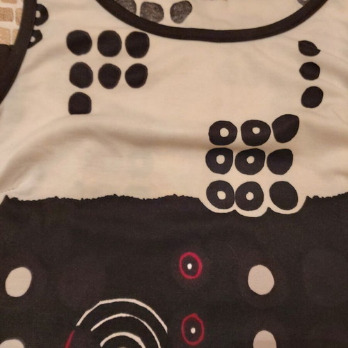 Sleeveless dress Italian made like new, size 46, black and white