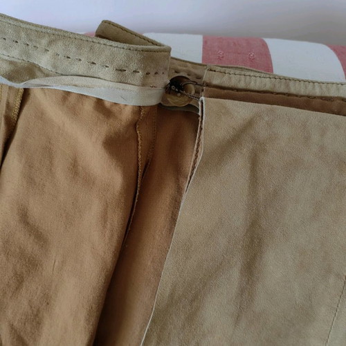 Pinko suede skirt used, size medium, beige
