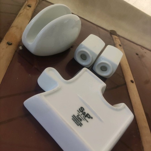 Set of four kitchen items new condition