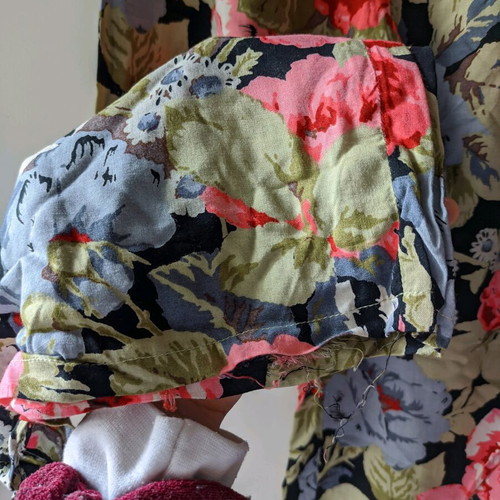 Floral fabric capri pants used, spring/summer, size XS