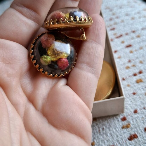 Vintage floral jewelry set like new with earrings, ring and brooch