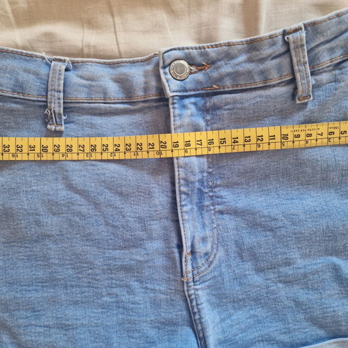 Bershka fitted stretch denim shorts, small