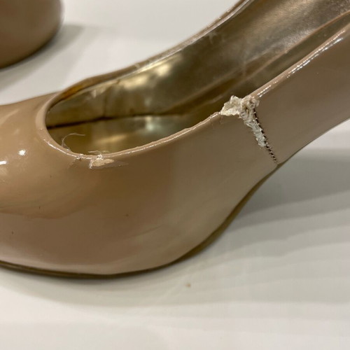 Candie’s beige patent leather pumps used, size 39