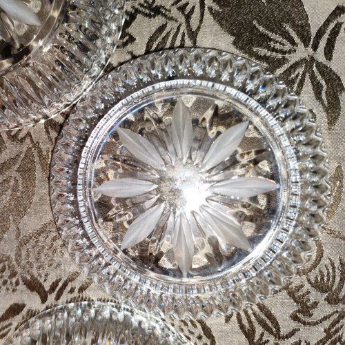 Vintage crystal dessert plates in like new condition
