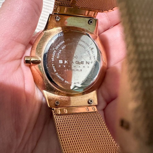 Skagen 331XLRLB women's rose gold watch with black dial