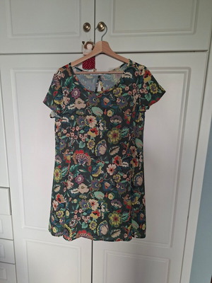 Helmi mini dress large with colorful floral pattern, like new
