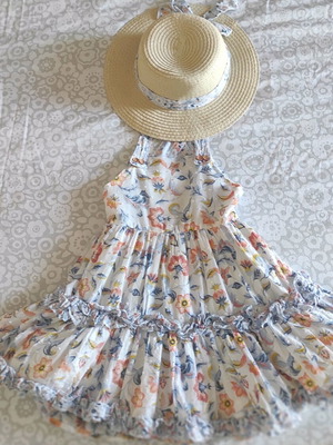 TAHARI φόρεμα με εσωτερική φόδρα και σχέδια πεταλούδες, μέγεθος 2-3 ετών, σε άριστη κατάσταση με καπέλο δώρο