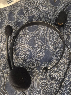 Xbox One Chat Headset like new with microphone and cable adapter