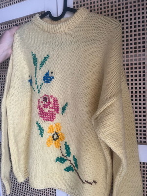 Vintage wool sweater yellow with embroidered design new