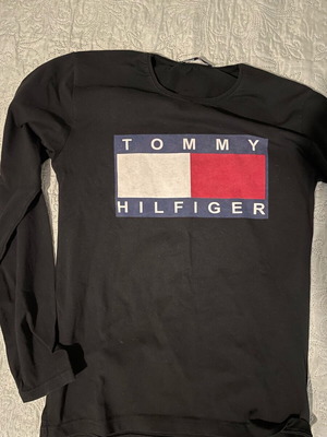 Tommy Hilfiger μακριμανικη μπλούζα σε άριστη κατάσταση