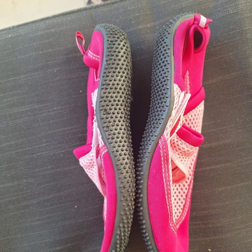 Xenios Sport fuchsia fabric beach shoes size 37 like new