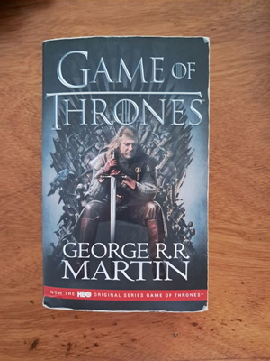A Song of Ice and Fire - A Game of Thrones softcover, like new
