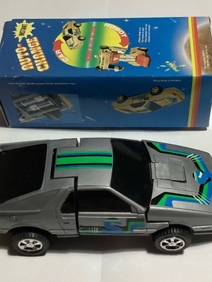 1985 Robot-Car Auto-Change Transformer Bump & Go Action Toy New
