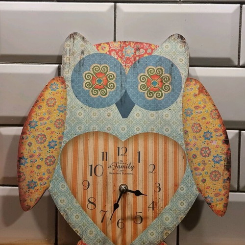 Analog wall clock owl like new