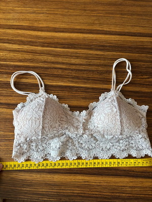 Lace top like new, size M, beige