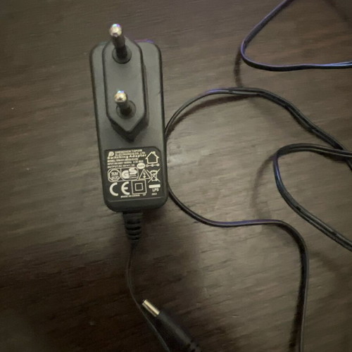 Shenzhen Topow TPA-01-05015-EU01 power adapter 5V 1.5A like new