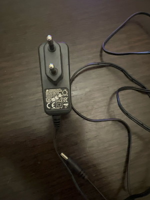 Shenzhen Topow TPA-01-05015-EU01 power adapter 5V 1.5A like new
