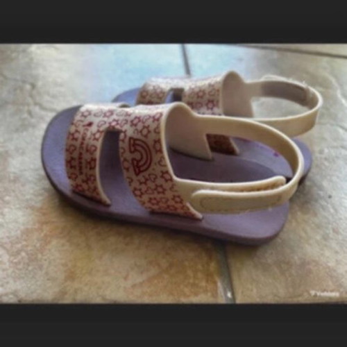 Ipanema kids sandals used size 24 purple with visible marks