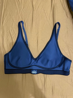 Alo yoga sports bra like new, size M, black and blue